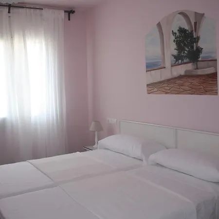 Hostal Isabel II Figueres  Room photo