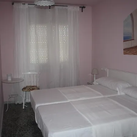 Hostal Isabel II Figueres  Room photo