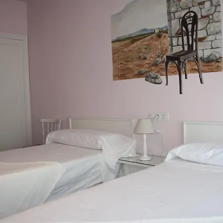Hostal Isabel II Figueres  Room photo